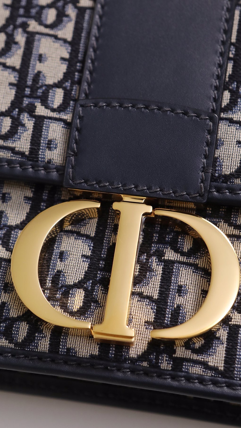 Որքան լավ է կրկնօրինակ պայուսակների որակը. Եկեք նայենք Dior Montaigne 30-ի այս լավագույն կրկնօրինակին (2022 նոր հրատարակություն)-Լավագույն որակի կեղծ Louis Vuitton պայուսակների առցանց խանութ, Replica դիզայներական պայուսակ ru