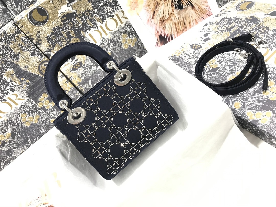 Kendt som de mest elegante replika-tasker: Lady Dior (2022 Edition)-Bedste kvalitet Fake Louis Vuitton Bag Online Store, Replica designer bag ru