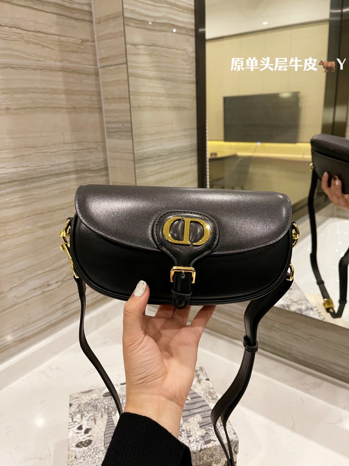 Zergatik erosi nahi ditu jendeak Dior Bobby East-West erreplika poltsak (2022 Berezia)-Best Quality Fake Louis Vuitton Bag Online Store, Replica designer bag ru