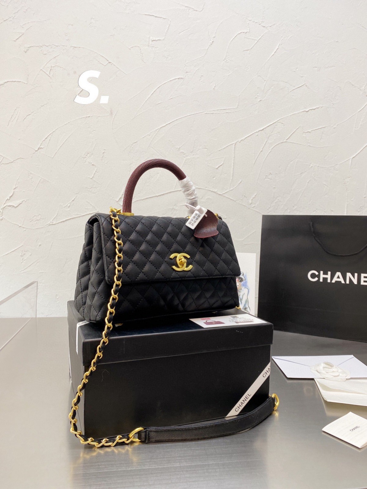 Kvaliteten af ​​Chanel Coco Handle replika taske er på niveau med den ægte vare! (2022 Opdateret)-Bedste kvalitet Fake Louis Vuitton Bag Online Store, Replica designer bag ru