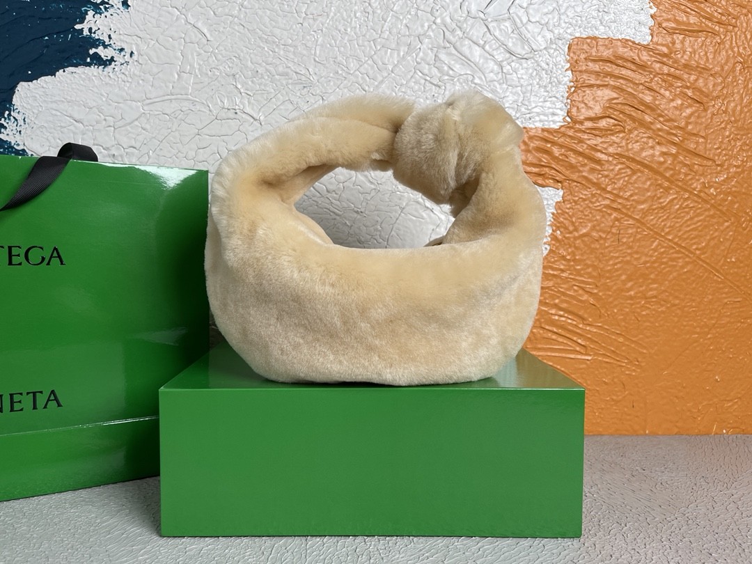 Un o’r bagiau y mae’n rhaid eu cael i ferched yn yr hydref a’r gaeaf: Bottega Veneta Mini Jodie (2022 wedi’i ddiweddaru)-Best Quality Fake Louis Vuitton Bag Online Store, Replica designer bag ru