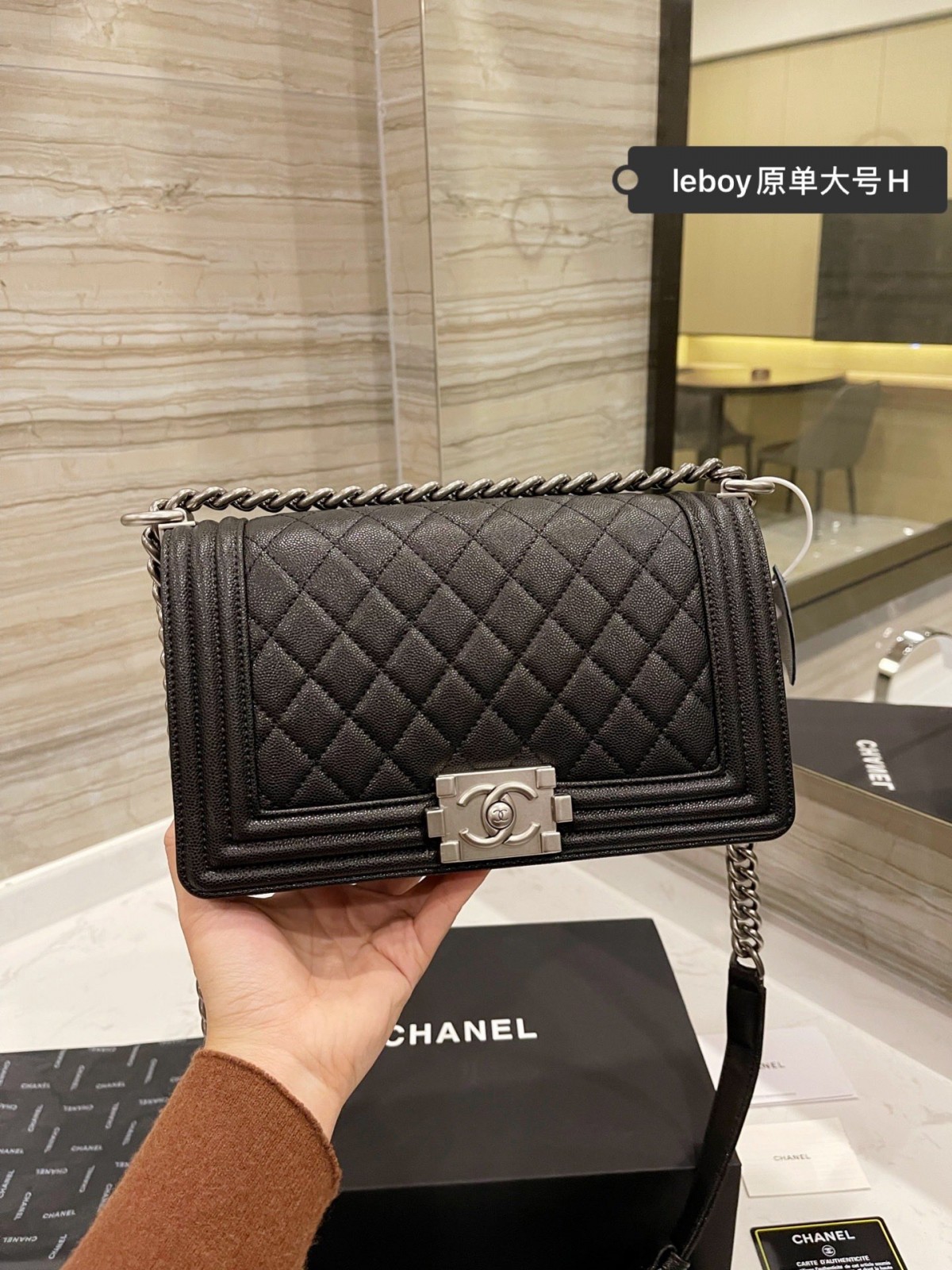 Otu n’ime akpa oyiri kacha mma: Chanel Leboy (Emelitere 2022)-Best Quality adịgboroja Louis vuitton akpa Online Store, oyiri mmebe akpa ru