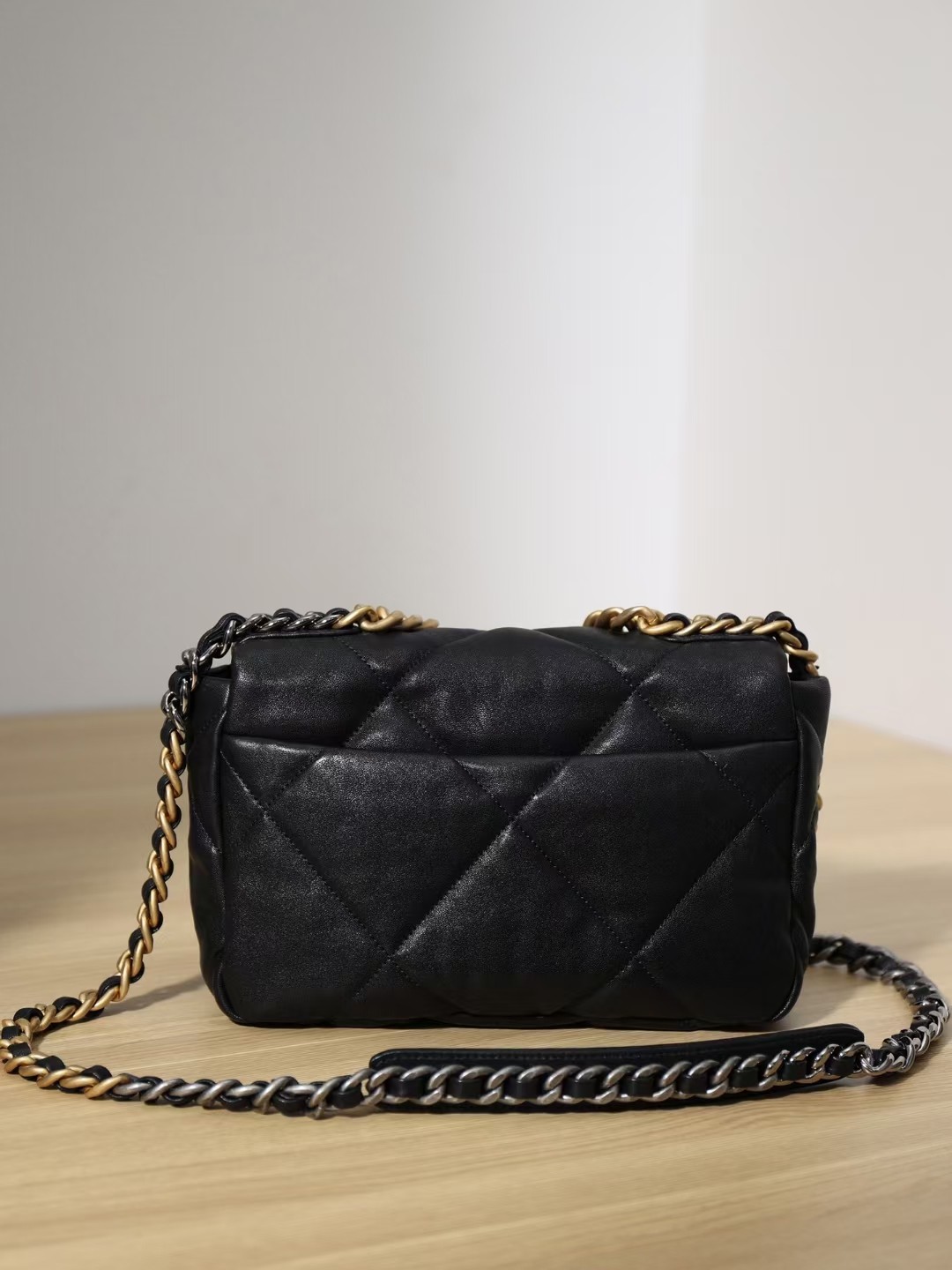 Olee otú ọma bụ àgwà oyiri Chanel 19 akpa? Foto 57 zuru ezu ịgwa gị (emelitere na 2022)-Best Quality adịgboroja Louis vuitton akpa Online Store, oyiri mmebe akpa ru