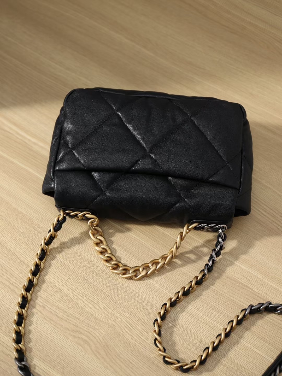 Olee otú ọma bụ àgwà oyiri Chanel 19 akpa? Foto 57 zuru ezu ịgwa gị (emelitere na 2022)-Best Quality adịgboroja Louis vuitton akpa Online Store, oyiri mmebe akpa ru