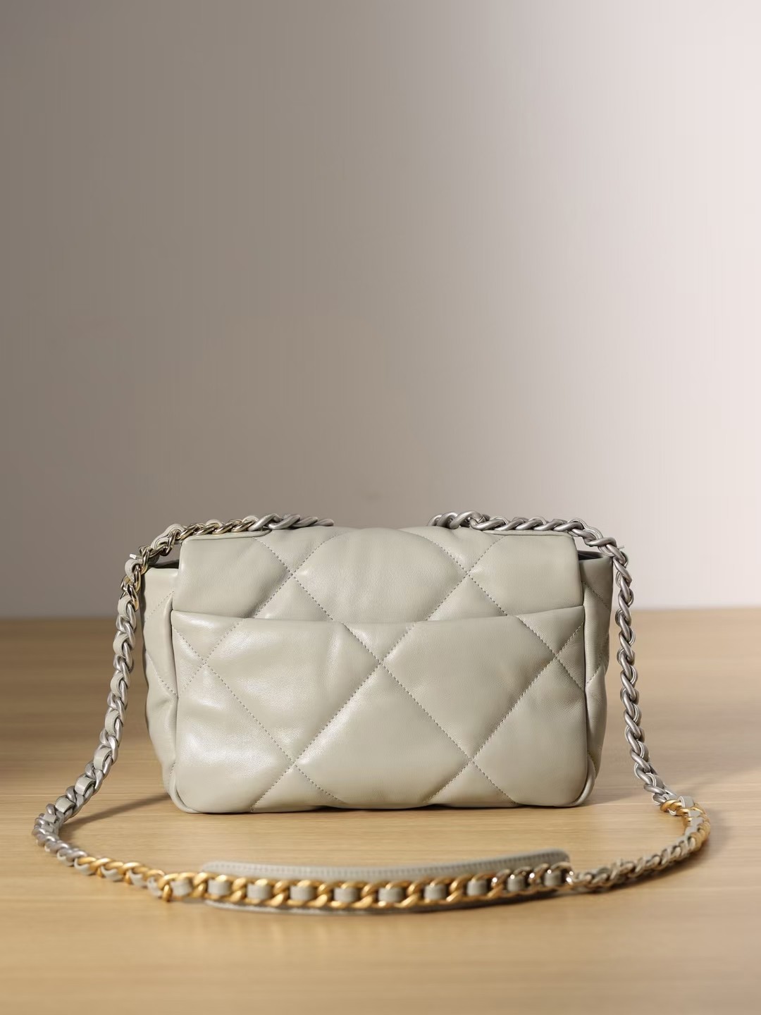 Olee otú ọma bụ àgwà oyiri Chanel 19 akpa? Foto 57 zuru ezu ịgwa gị (emelitere na 2022)-Best Quality adịgboroja Louis vuitton akpa Online Store, oyiri mmebe akpa ru