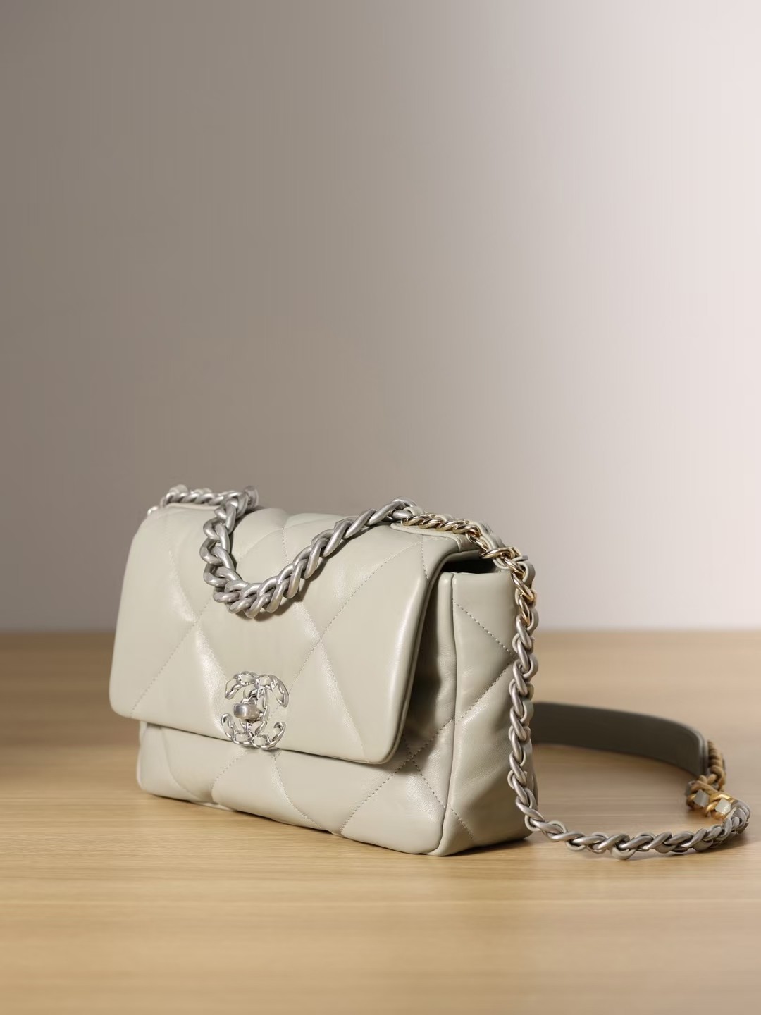 Olee otú ọma bụ àgwà oyiri Chanel 19 akpa? Foto 57 zuru ezu ịgwa gị (emelitere na 2022)-Best Quality adịgboroja Louis vuitton akpa Online Store, oyiri mmebe akpa ru