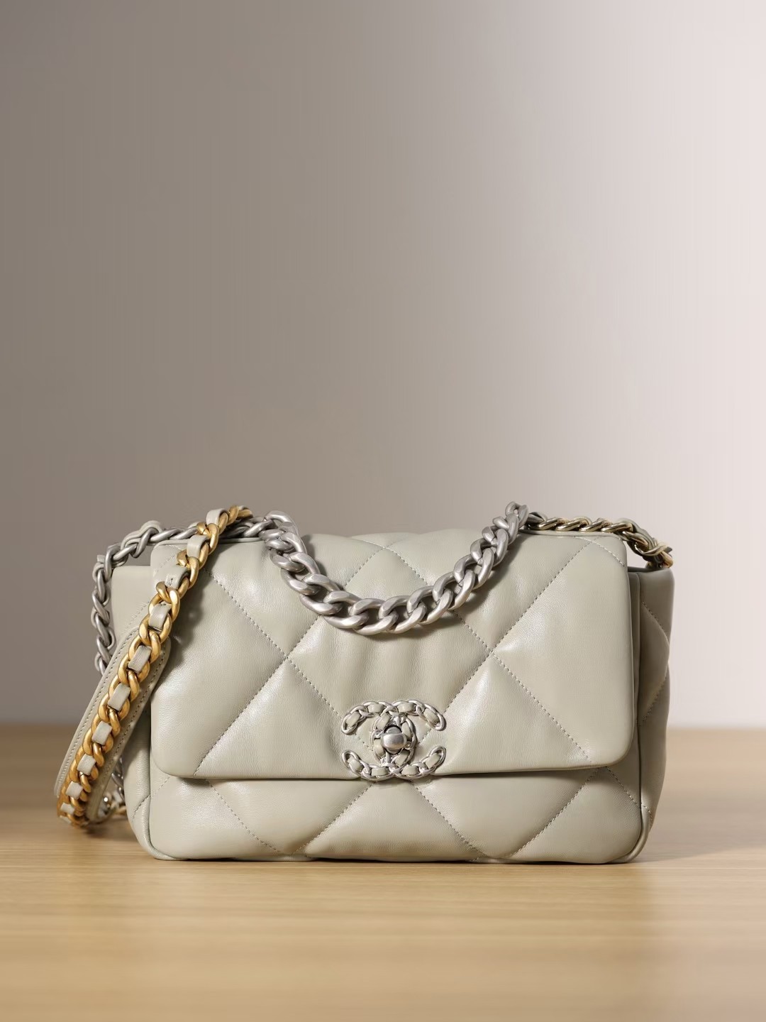 Olee otú ọma bụ àgwà oyiri Chanel 19 akpa? Foto 57 zuru ezu ịgwa gị (emelitere na 2022)-Best Quality adịgboroja Louis vuitton akpa Online Store, oyiri mmebe akpa ru