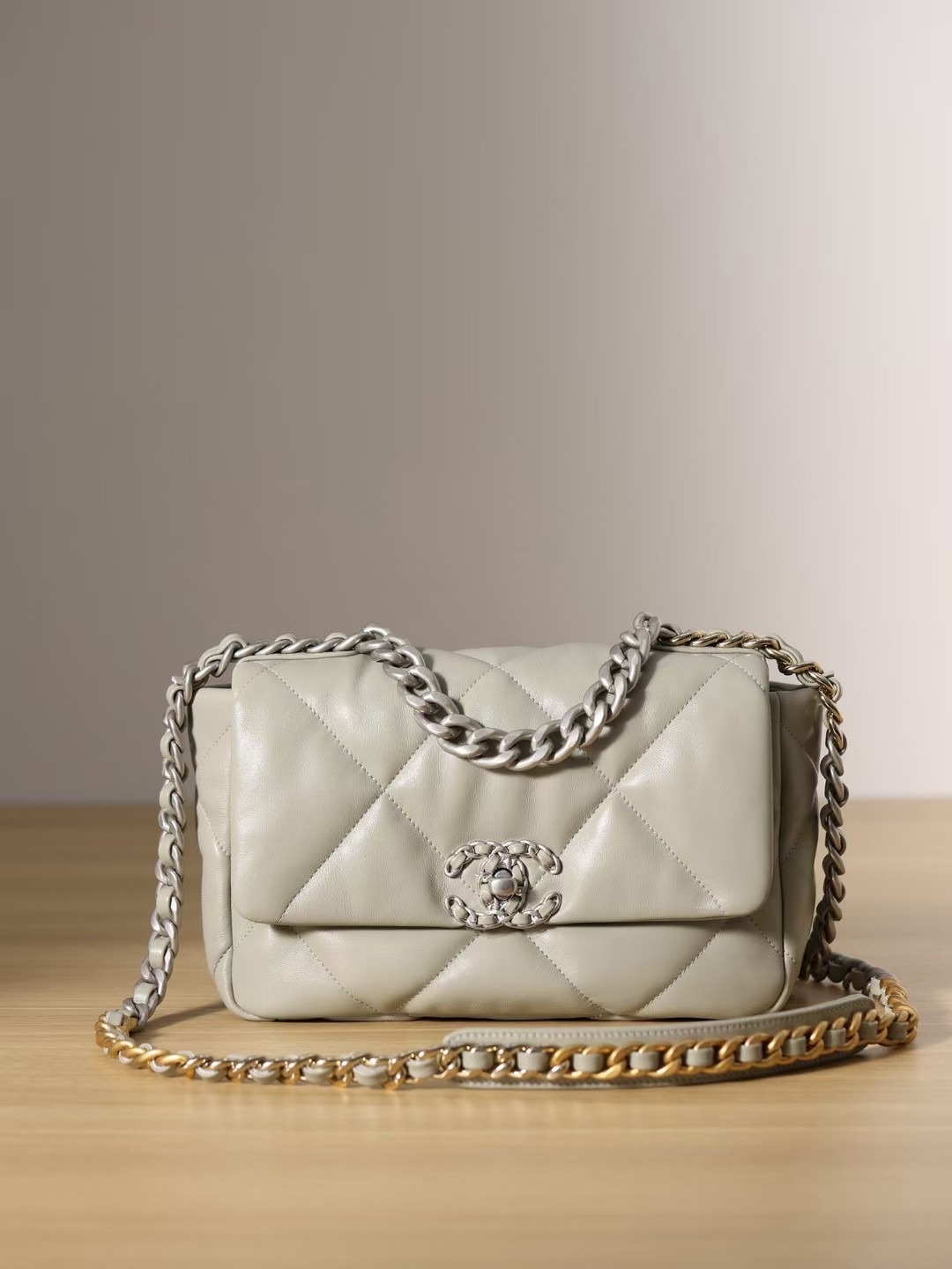 Olee otú ọma bụ àgwà oyiri Chanel 19 akpa? Foto 57 zuru ezu ịgwa gị (emelitere na 2022)-Best Quality adịgboroja Louis vuitton akpa Online Store, oyiri mmebe akpa ru