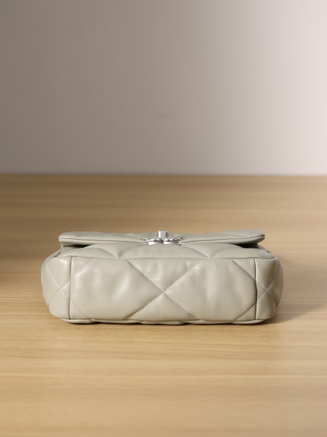 Olee otú ọma bụ àgwà oyiri Chanel 19 akpa? Foto 57 zuru ezu ịgwa gị (emelitere na 2022)-Best Quality adịgboroja Louis vuitton akpa Online Store, oyiri mmebe akpa ru