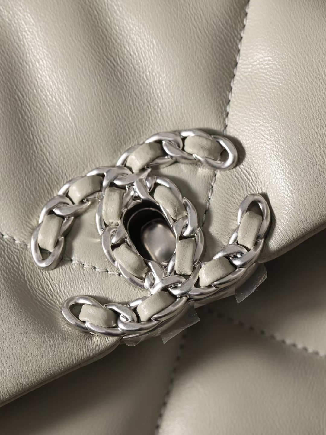 Olee otú ọma bụ àgwà oyiri Chanel 19 akpa? Foto 57 zuru ezu ịgwa gị (emelitere na 2022)-Best Quality adịgboroja Louis vuitton akpa Online Store, oyiri mmebe akpa ru