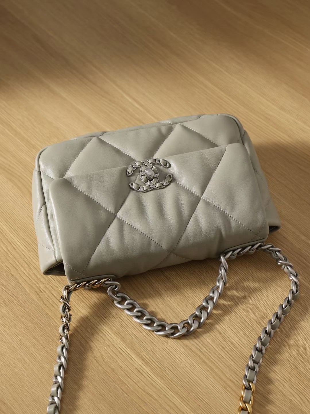 Olee otú ọma bụ àgwà oyiri Chanel 19 akpa? Foto 57 zuru ezu ịgwa gị (emelitere na 2022)-Best Quality adịgboroja Louis vuitton akpa Online Store, oyiri mmebe akpa ru