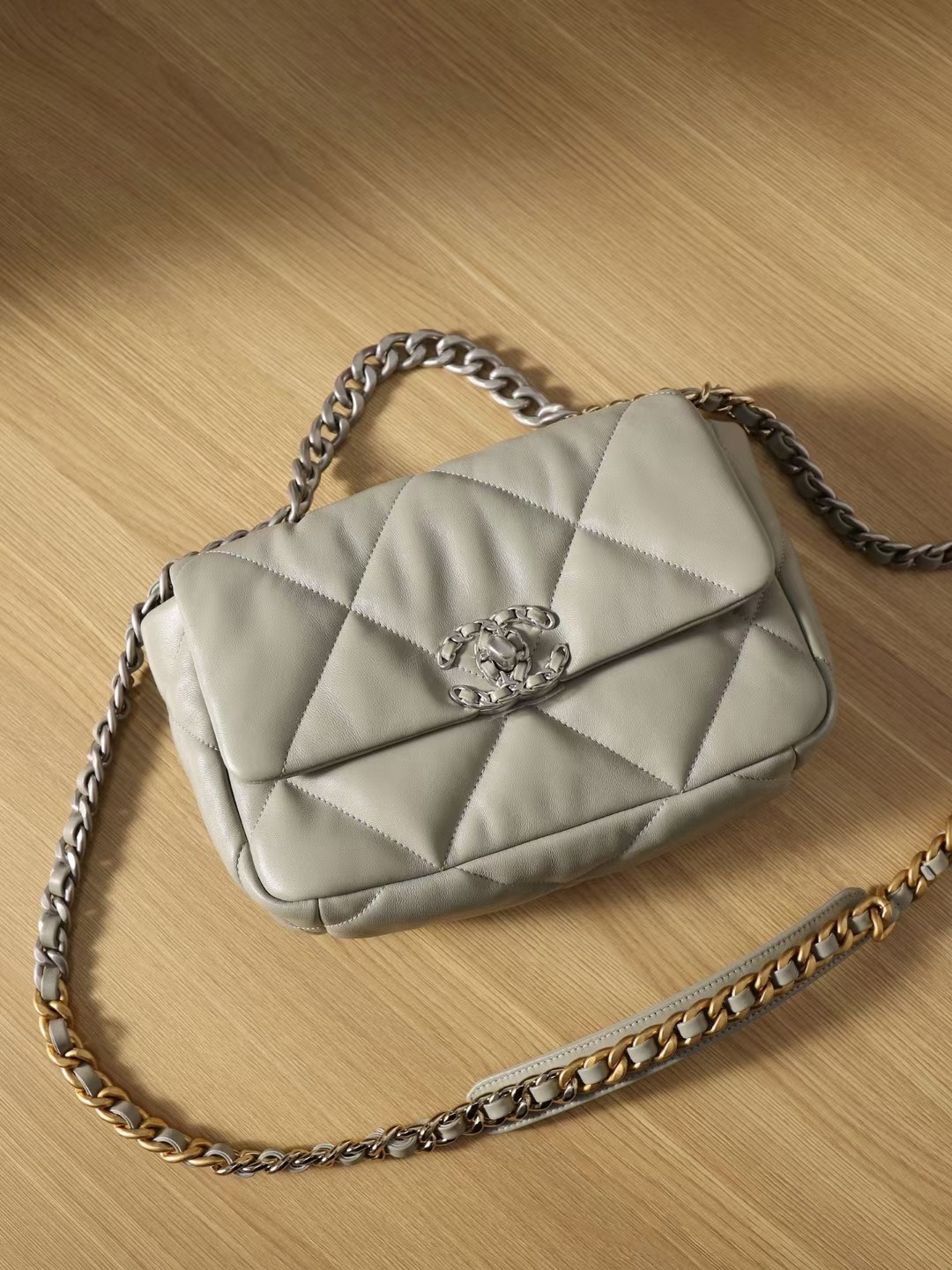 Olee otú ọma bụ àgwà oyiri Chanel 19 akpa? Foto 57 zuru ezu ịgwa gị (emelitere na 2022)-Best Quality adịgboroja Louis vuitton akpa Online Store, oyiri mmebe akpa ru