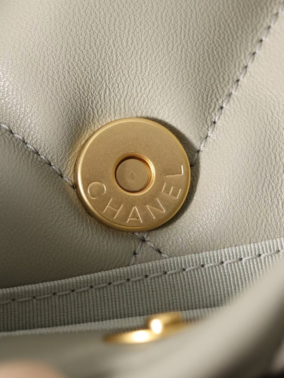 Olee otú ọma bụ àgwà oyiri Chanel 19 akpa? Foto 57 zuru ezu ịgwa gị (emelitere na 2022)-Best Quality adịgboroja Louis vuitton akpa Online Store, oyiri mmebe akpa ru