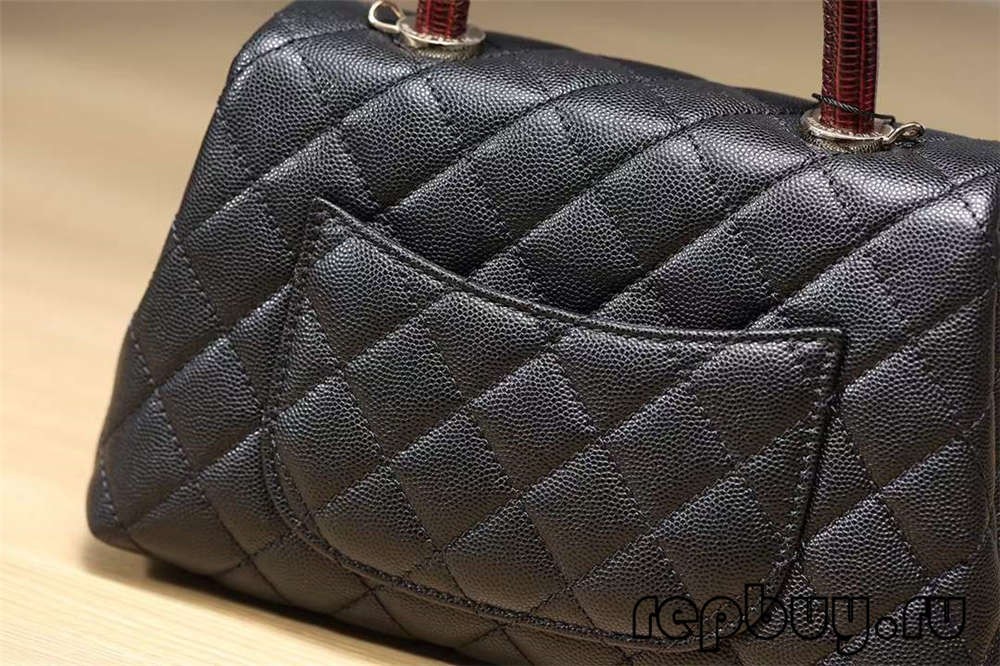 Chanel Coco Handle Black Gold Buckle Top Replica Bag-làimhe Suaicheantas agus mion-fhiosrachadh gràbhalaidh (2022 Edition)-Best Quality Fake Louis Vuitton Bag Online Store, Replica designer bag ru