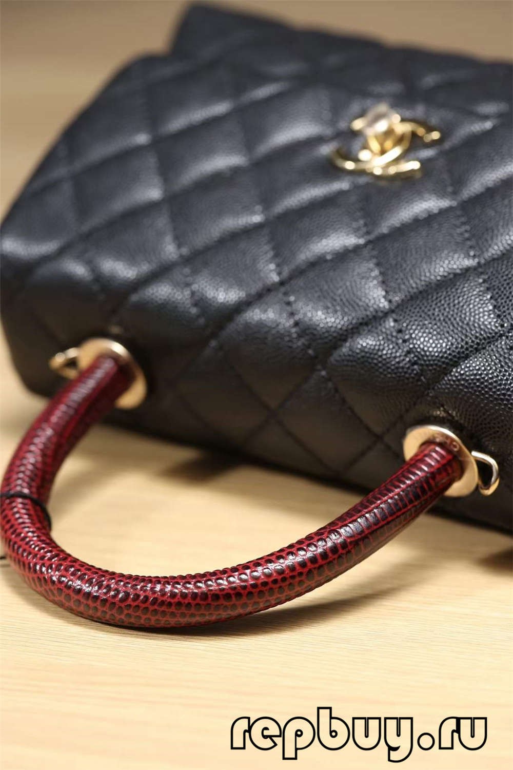 Chanel Coco Handle felső replika kézitáska fekete arany csat hardver és fogantyú részletei (2022 Frissítve)-Legjobb minőségű hamis Louis Vuitton táska online áruház, replika designer táska ru Chanel Coco Handle felső replika kézitáska fekete arany csat hardver és fogantyú részletei (2022 Frissítve)-Legjobb minőségű hamis Louis Vuitton táska online áruház, replika designer táska ru