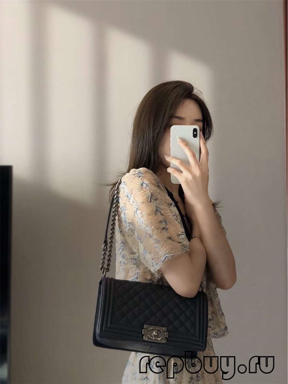 Chanel Leboy Medium Black Top Replica käekoti kasutusefekt (2022. aasta viimane)-Best Quality Fake Louis Vuitton Bag Online Store, Replica designer bag ru