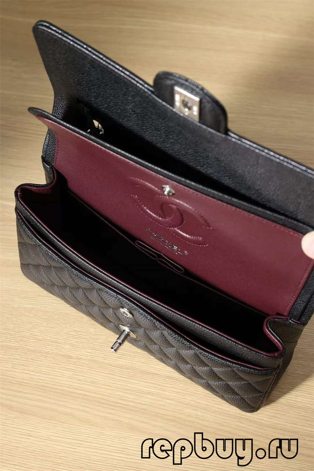 תיקי רפליקת CHANEL Classic Flap top שחור אבזם כסף 25 ס”מ פרטי תווית בד ופריטי לייזר (2022 עודכן)-Best Quality Fake Louis Vuitton Bag Online Store, Replica designer bag ru