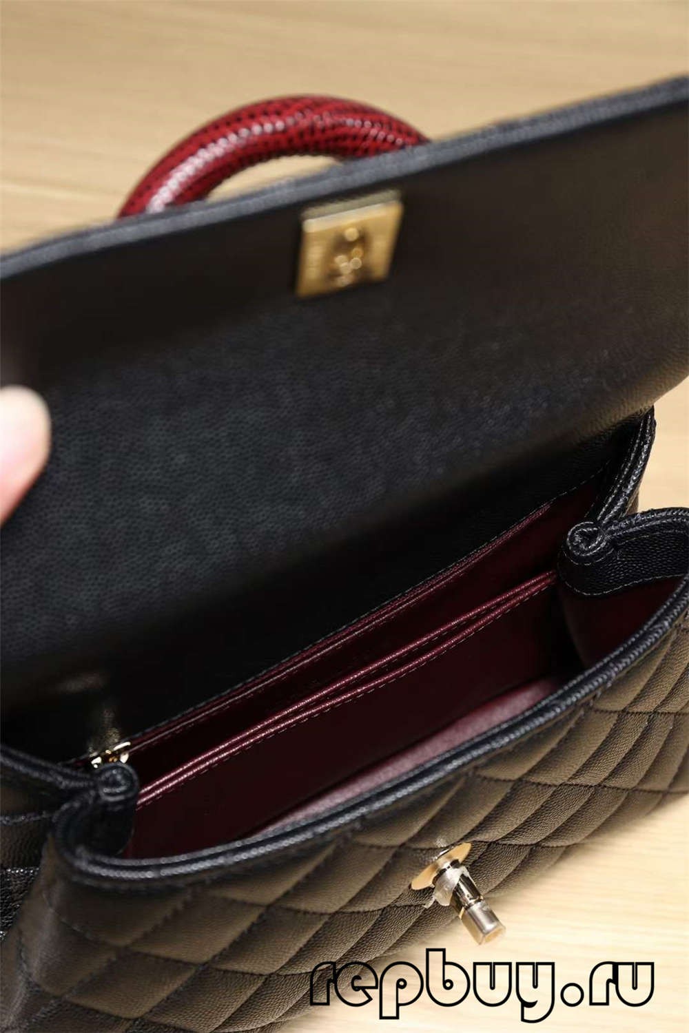 Chanel Coco Handle Top Replica Handbag Black Gold Buckle Inside Pocket Detail (2022 diropéa)-Pangalusna kualitas palsu Louis Vuitton Kantong Toko Online, Replica desainer kantong ru