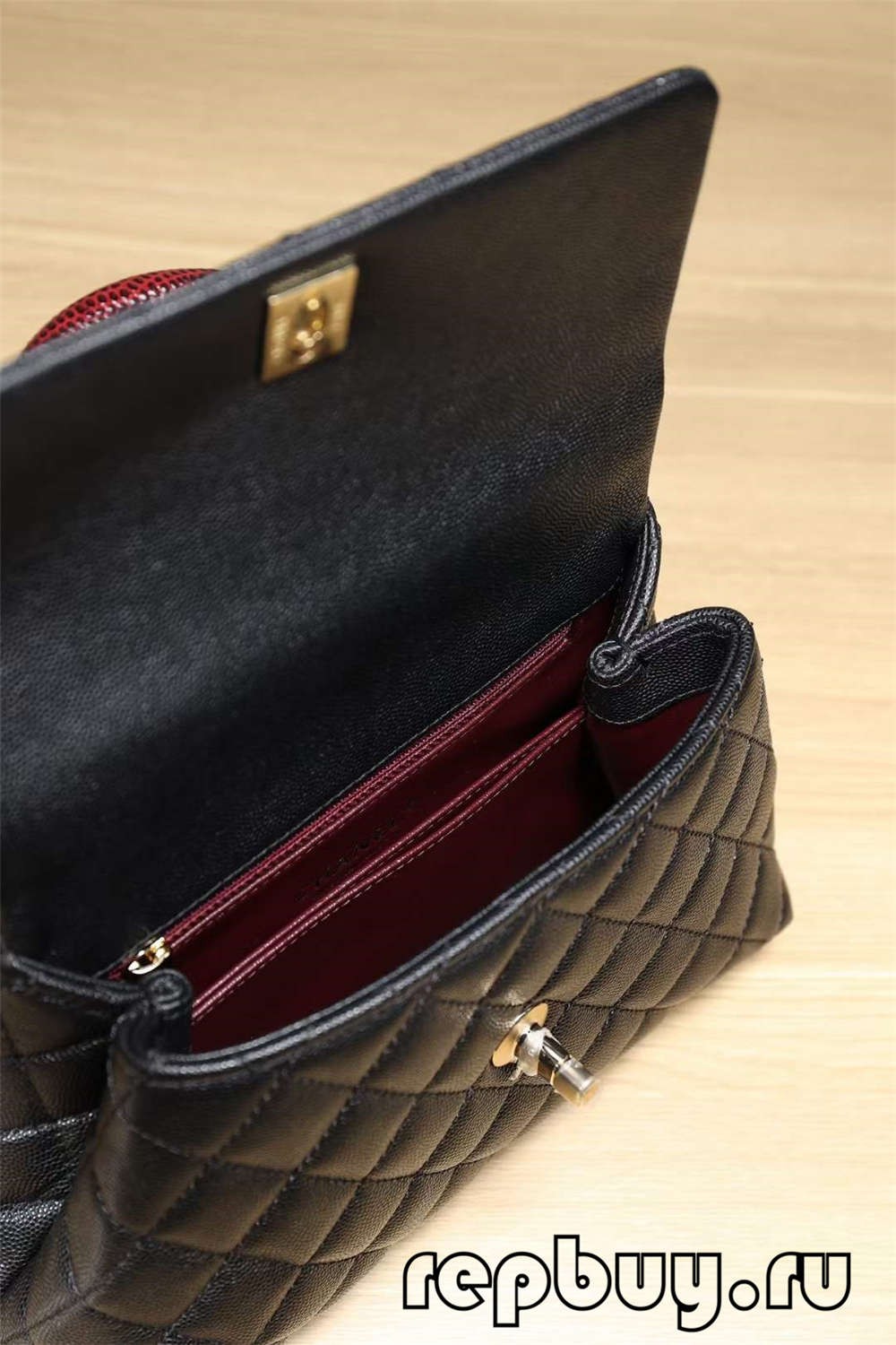 Chanel Coco Handle Top Replica Handbag Black Gold Buckle Inside Pocket Detail (2022 diropéa)-Pangalusna kualitas palsu Louis Vuitton Kantong Toko Online, Replica desainer kantong ru