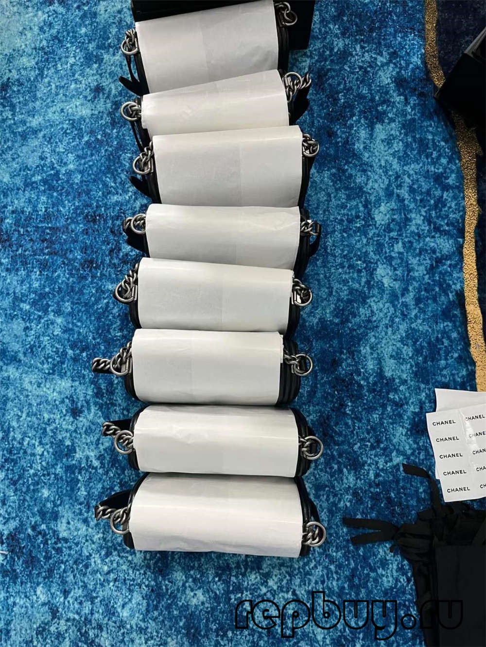 Chanel Leboy Top Replica Handtasche Medium Schwaarz Bulk Versand (2022 Editioun)-Bescht Qualitéit Fake Louis Vuitton Bag Online Store, Replica Designer Bag ru Chanel Leboy Top Replica Handtasche Medium Schwaarz Bulk Versand (2022 Editioun)-Bescht Qualitéit Fake Louis Vuitton Bag Online Store, Replica Designer Bag ru