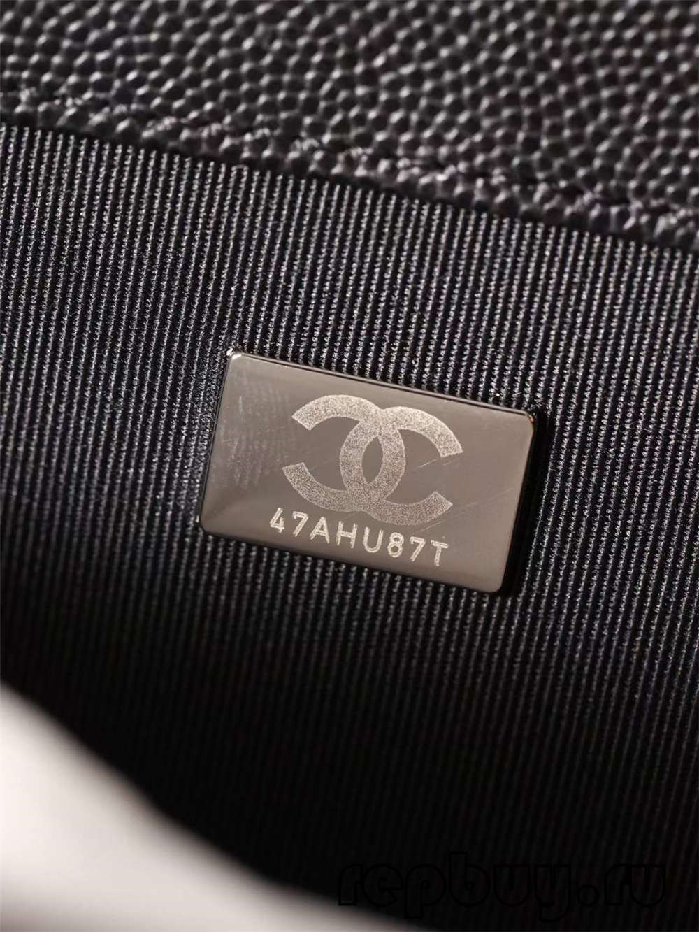 Chanel Le Boy Top Replica Handtasche mëttel schwaarz Hardware an Interieur Label Detail (2022 Aktualiséiert)-Bescht Qualitéit Fake Louis Vuitton Bag Online Store, Replica Designer Bag ru