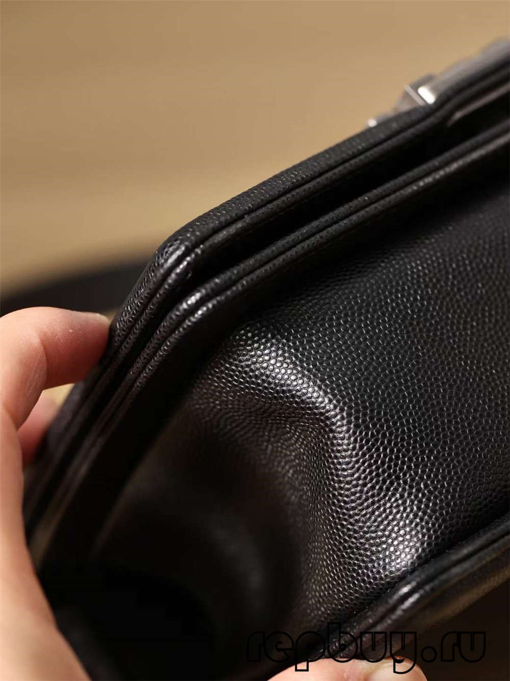 Chanel Leboy Top Replica Handbag Medium Black Detail (Edisi 2022)-Pangalusna kualitas palsu Louis Vuitton Kantong Toko Online, Replica desainer kantong ru Chanel Leboy Top Replica Handbag Medium Black Detail (Edisi 2022)-Pangalusna kualitas palsu Louis Vuitton Kantong Toko Online, Replica desainer kantong ru