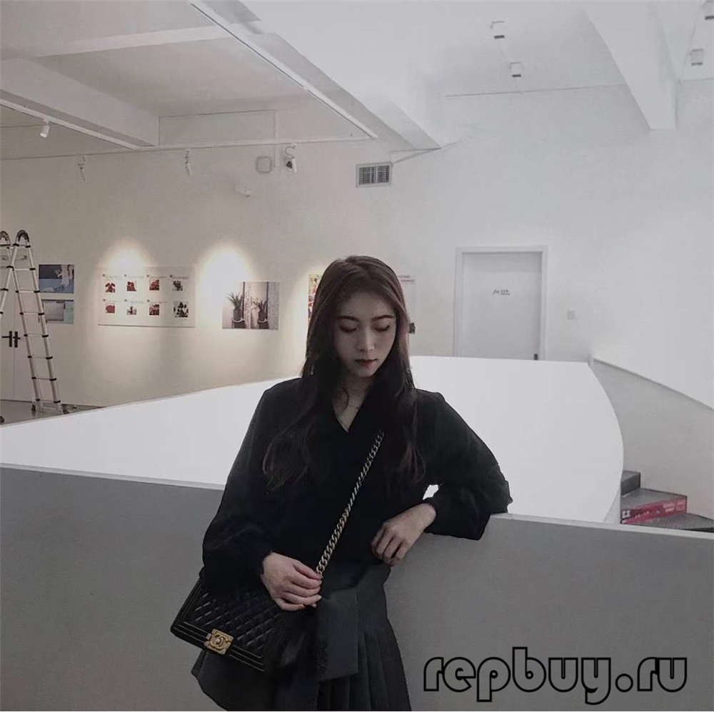 אפקט שימוש יומיומי אבזם זהב בינוני של תיקי יד של שאנל לה בוי (אחרון 2022)-Best Quality Fake Louis Vuitton Bag Online Store, Replica designer bag ru