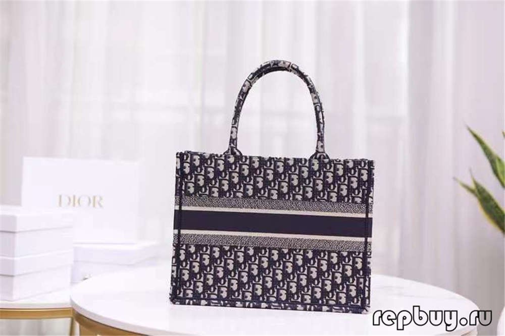 Dior Book Tote Çenteyên kopiyên jorîn ên piçûk 36.5 cm (2022 Taybet)-Best Quality Fake Louis Vuitton Bag Online Store, Replica designer bag ru Dior Book Tote Çenteyên kopiyên jorîn ên piçûk 36.5 cm (2022 Taybet)-Best Quality Fake Louis Vuitton Bag Online Store, Replica designer bag ru