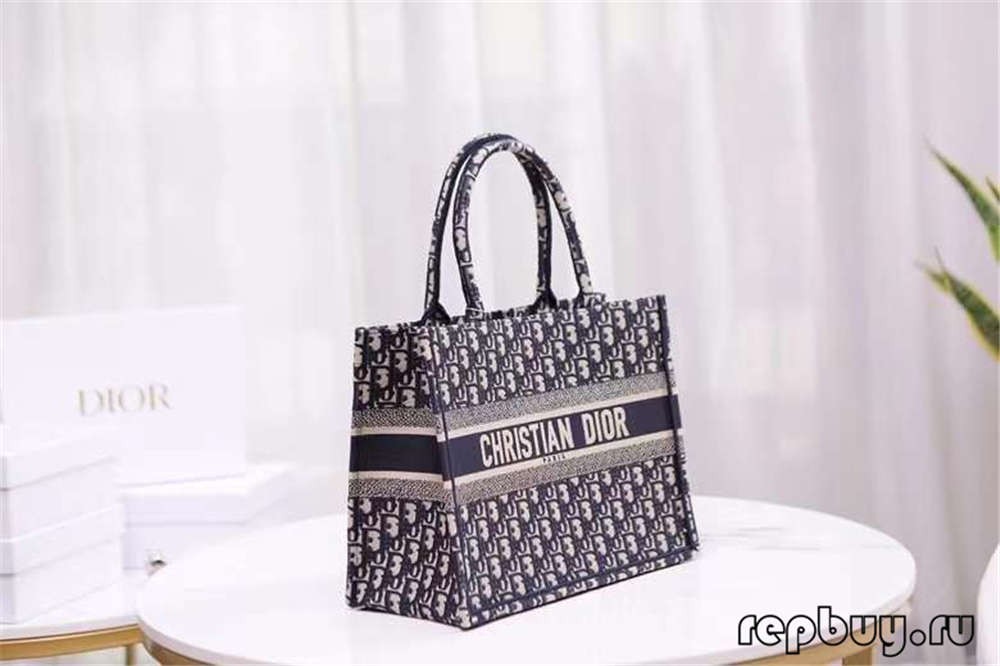 Dior Book Tote Çenteyên kopiyên jorîn ên piçûk 36.5 cm (2022 Taybet)-Best Quality Fake Louis Vuitton Bag Online Store, Replica designer bag ru Dior Book Tote Çenteyên kopiyên jorîn ên piçûk 36.5 cm (2022 Taybet)-Best Quality Fake Louis Vuitton Bag Online Store, Replica designer bag ru