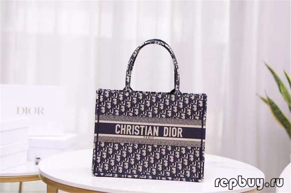 Dior Book Tote Çenteyên kopiyên jorîn ên piçûk 36.5 cm (2022 Taybet)-Best Quality Fake Louis Vuitton Bag Online Store, Replica designer bag ru Dior Book Tote Çenteyên kopiyên jorîn ên piçûk 36.5 cm (2022 Taybet)-Best Quality Fake Louis Vuitton Bag Online Store, Replica designer bag ru