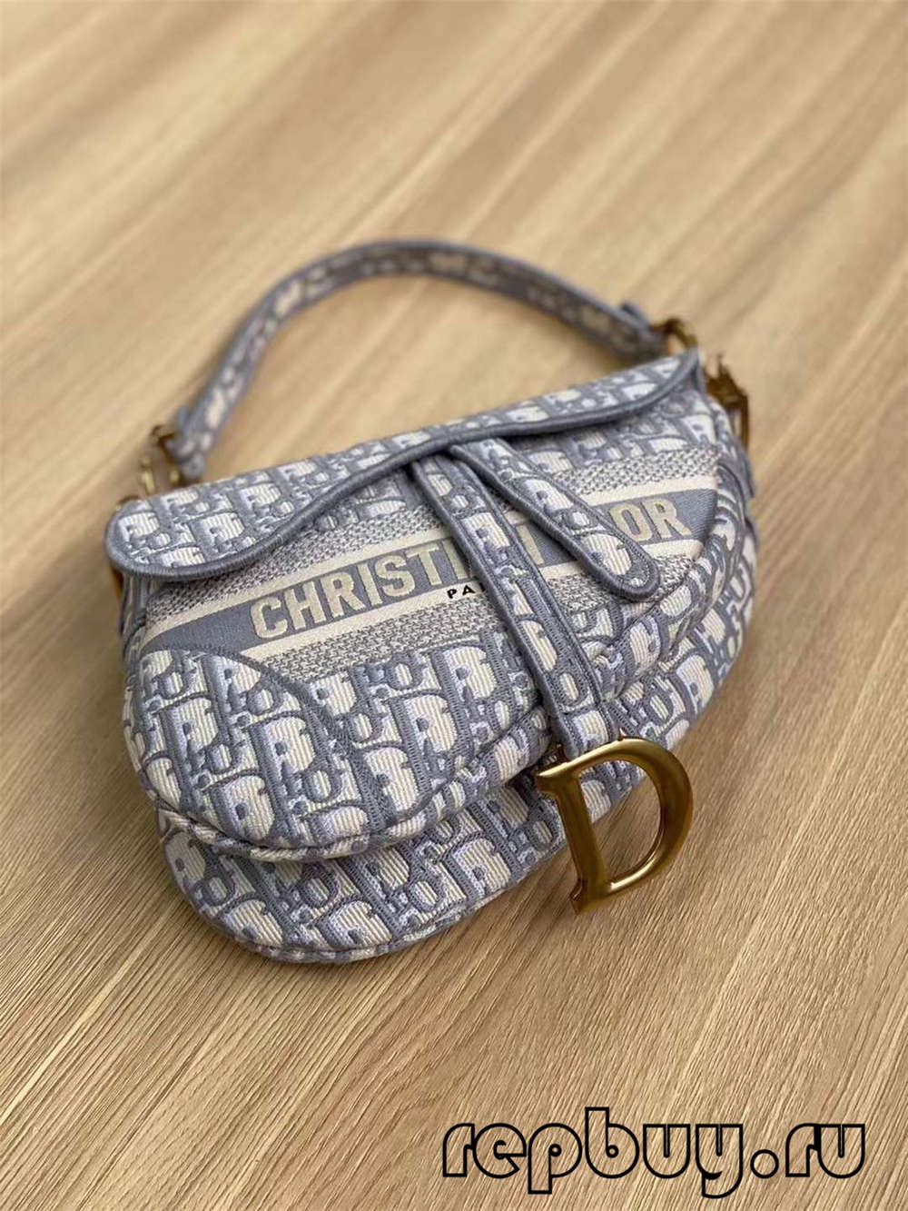 Dior Top Replica Saddle Bag Estampat oblic amb brodat gris (edició 2022)-Botiga en línia de bosses falses de Louis Vuitton de millor qualitat, rèplica de bosses de disseny ru