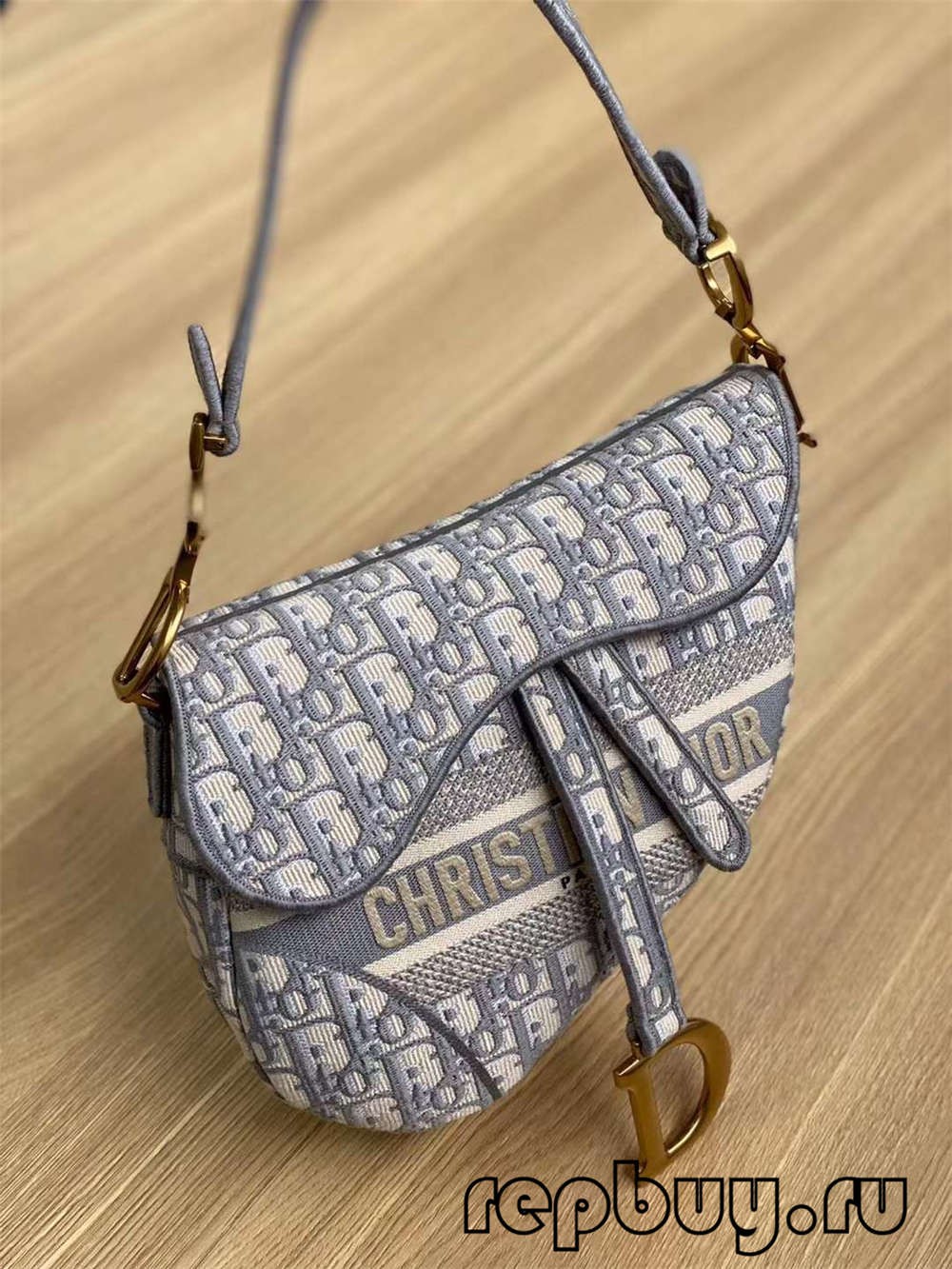 Dior Top Replica Saddle Bag Estampat oblic amb brodat gris (edició 2022)-Botiga en línia de bosses falses de Louis Vuitton de millor qualitat, rèplica de bosses de disseny ru