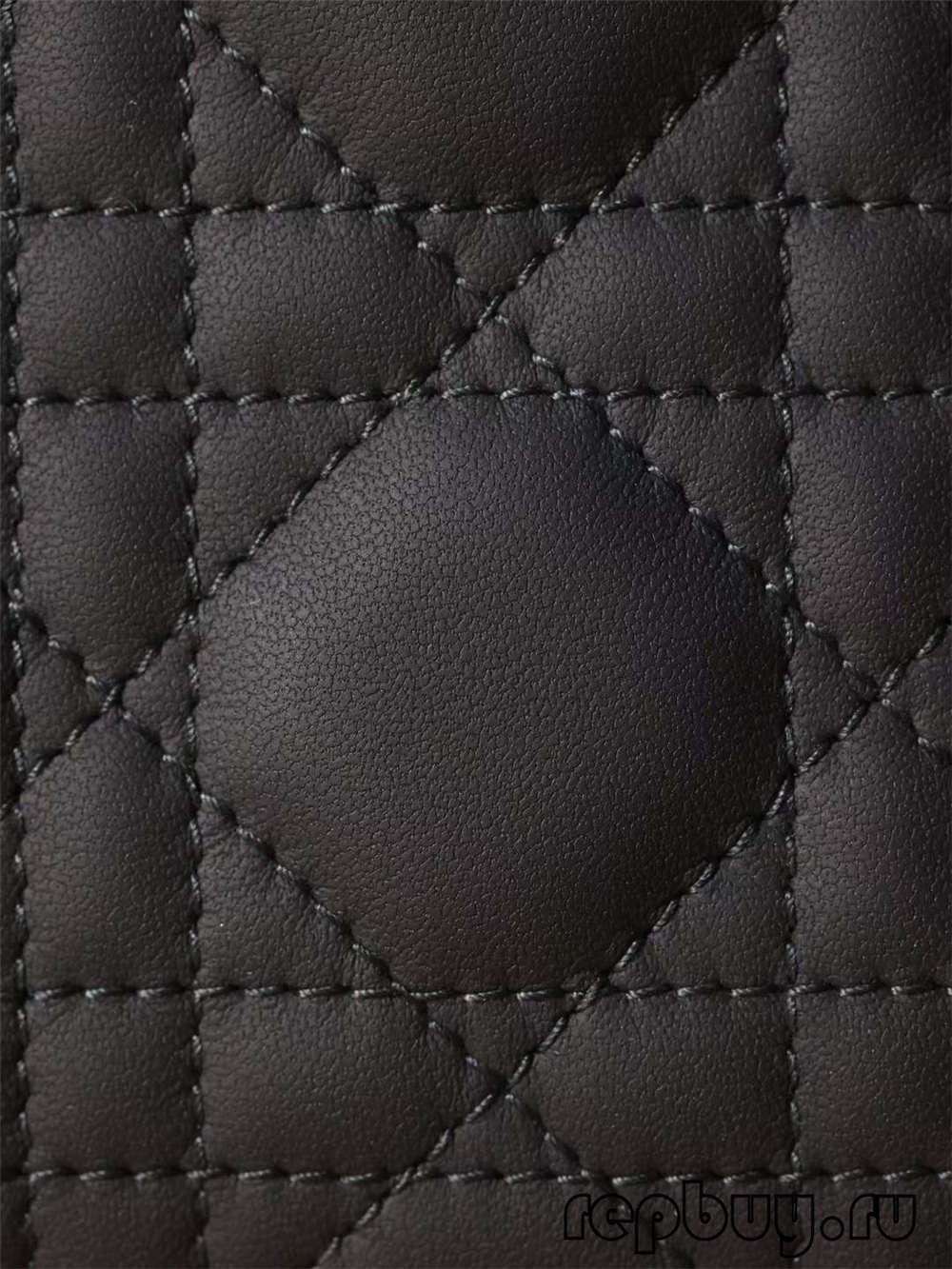 LADY DIOR Mini Black Top Replica Handtasche Matte Kuhhaut Stoff an Hardware Detailer (2022 Editioun)-Bescht Qualitéit Fake Louis Vuitton Bag Online Store, Replica Designer Bag ru