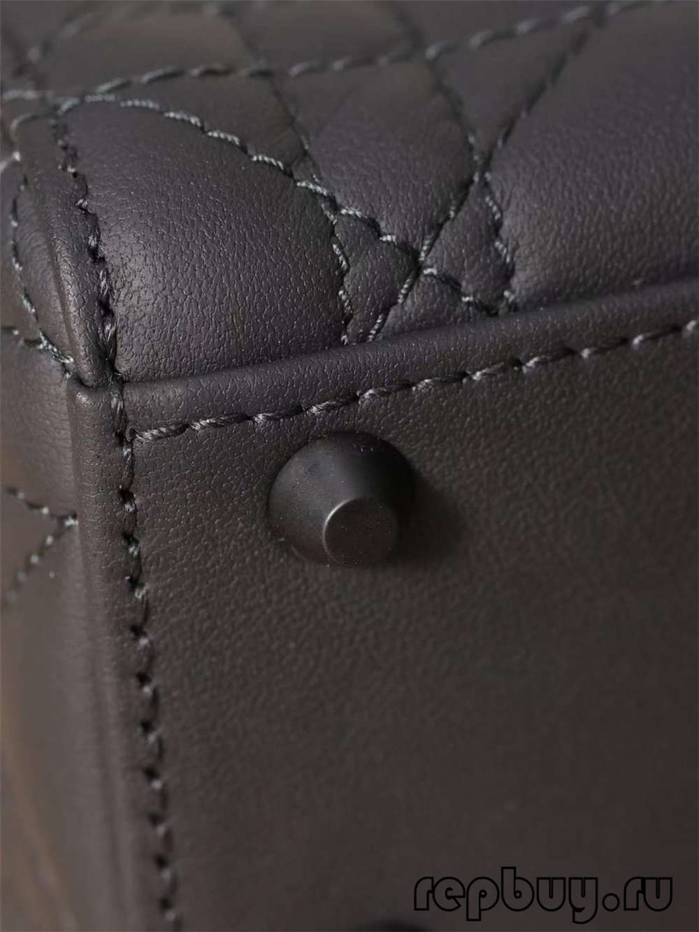 LADY DIOR Mini Black Top Replica Handtasche Matte Kuhhaut Stoff an Hardware Detailer (2022 Editioun)-Bescht Qualitéit Fake Louis Vuitton Bag Online Store, Replica Designer Bag ru