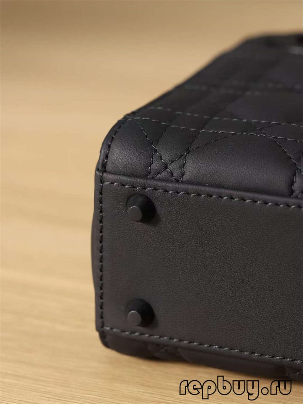 LADY DIOR Mini Black Top Replica Handtasche Matte Kuhhaut Stoff an Hardware Detailer (2022 Editioun)-Bescht Qualitéit Fake Louis Vuitton Bag Online Store, Replica Designer Bag ru