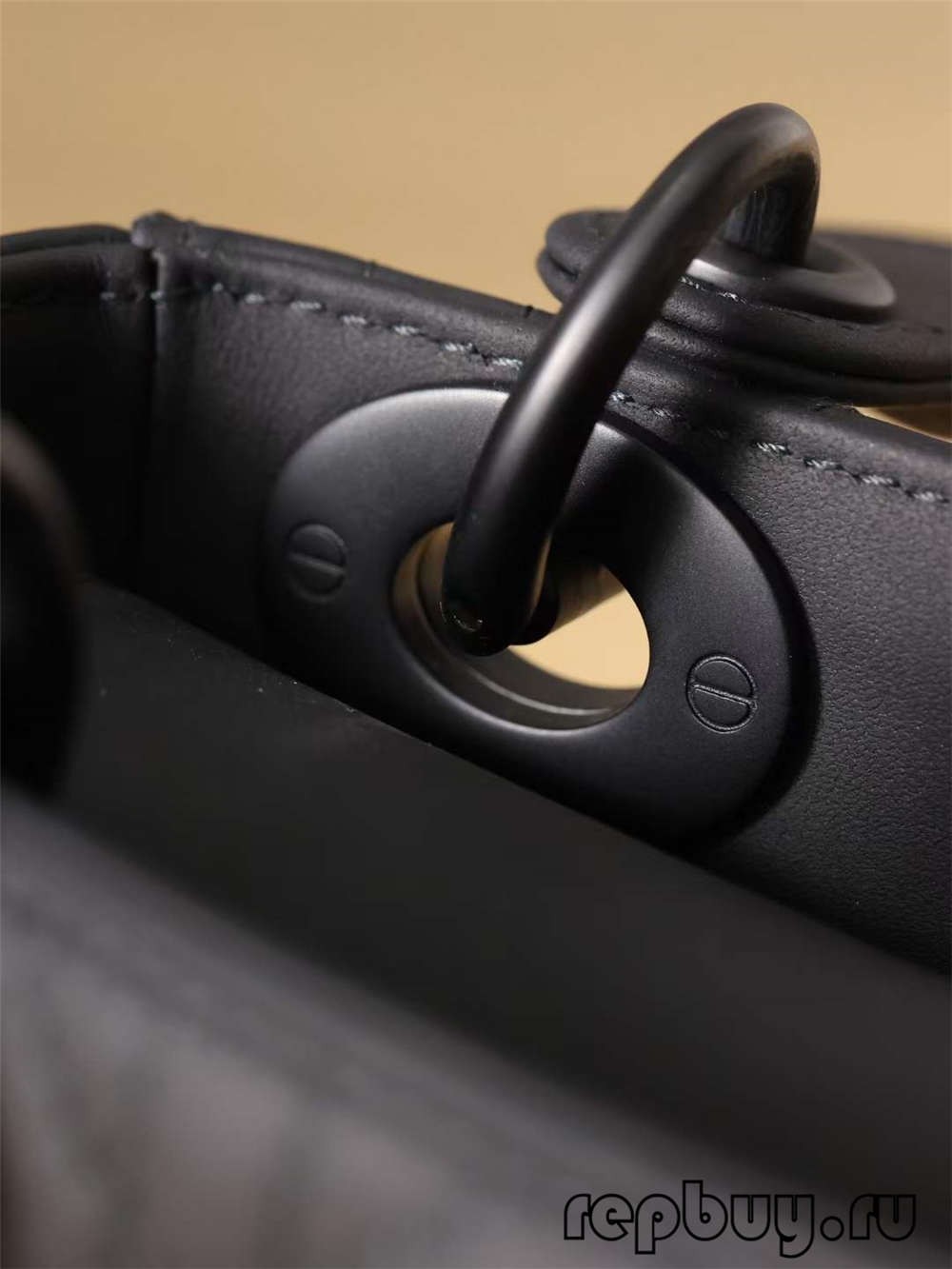 LADY DIOR Mini Black Top Replica Handtasche Matte Kuhhaut Stoff an Hardware Detailer (2022 Editioun)-Bescht Qualitéit Fake Louis Vuitton Bag Online Store, Replica Designer Bag ru