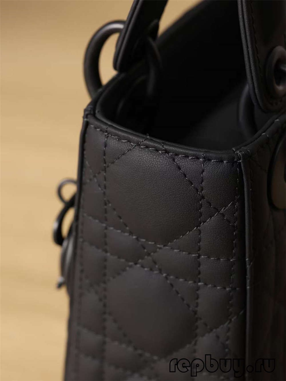 LADY DIOR Mini Black Top Replica Handtasche Matte Kuhhaut Detail (2022 Aktualiséiert)-Bescht Qualitéit Fake Louis Vuitton Bag Online Store, Replica Designer Bag ru