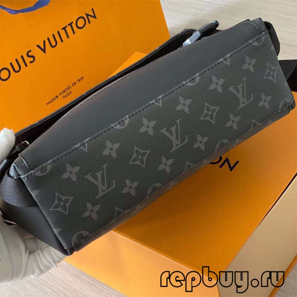 Louis Vuitton M40511 Voyager Traveler Kantong Utusan Replika Lalaki Top (2022 Panganyarna)-Pangalusna kualitas palsu Louis Vuitton Kantong Toko Online, Replica desainer kantong ru