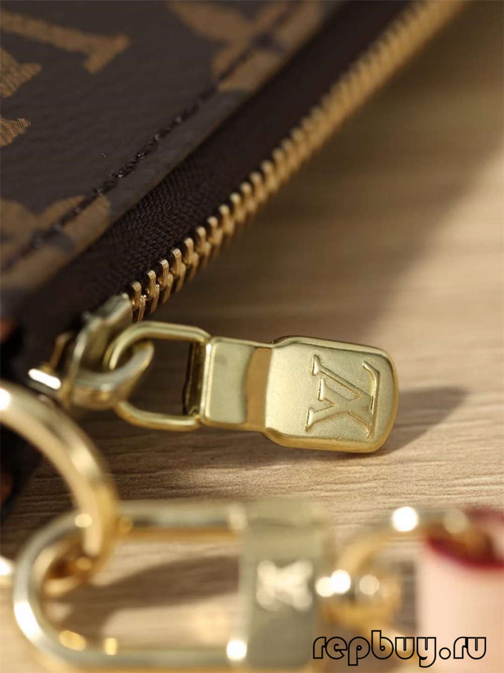 Louis Vuitton M40712 Pochette Accessoires kantong réplika luhur panutupanana Logo sareng detil hardware (Husus 2022)-Pangalusna kualitas palsu Louis Vuitton Kantong Toko Online, Replica desainer kantong ru