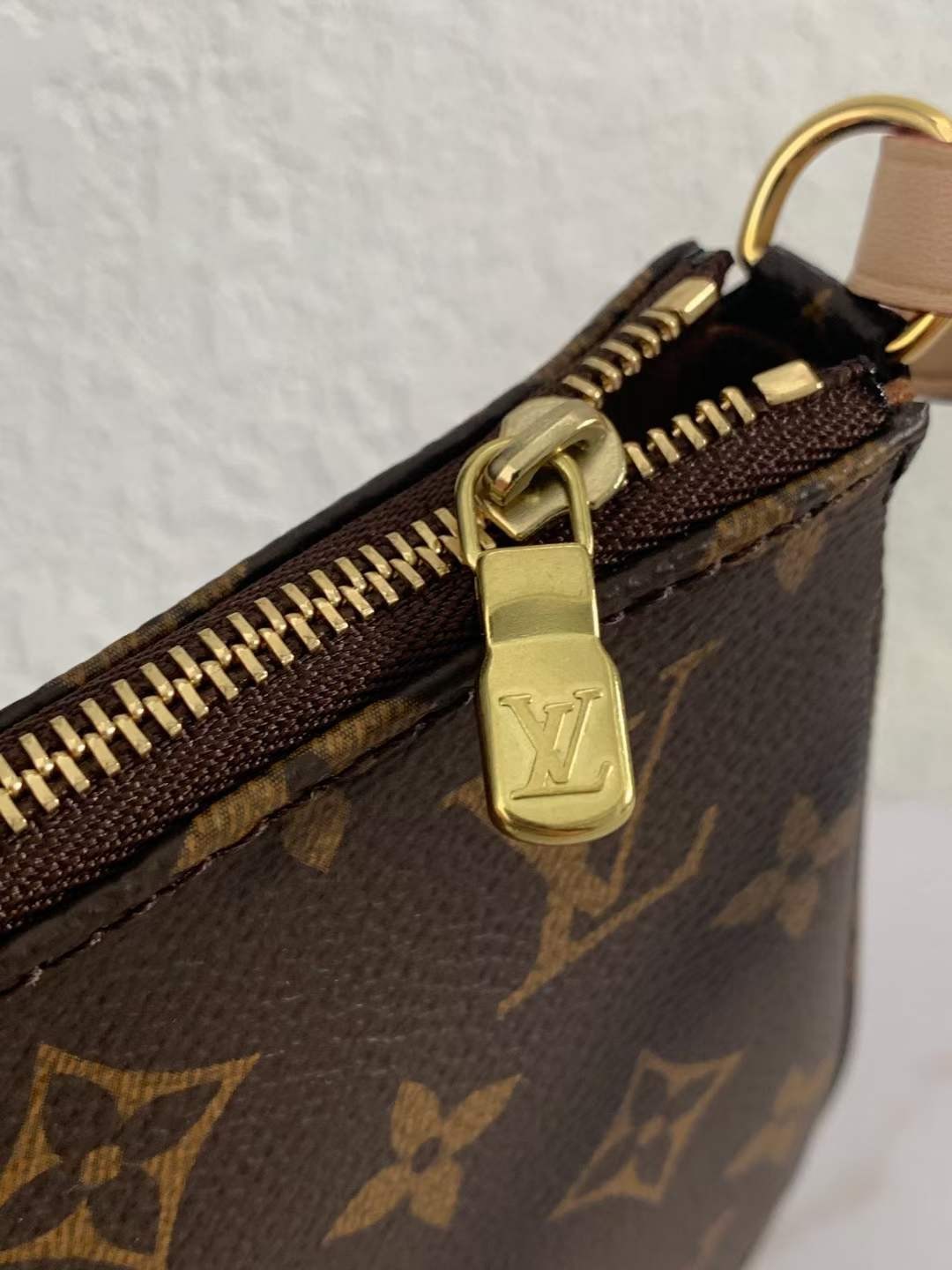 Louis Vuitton M40712 Pochette kiegészítők 23.5 x 13.5 x 4 cm Bőr felület részletei (2022-es kiadás)-Legjobb minőségű hamis Louis Vuitton táska online áruház, replika designer táska ru Louis Vuitton M40712 Pochette kiegészítők 23.5 x 13.5 x 4 cm Bőr felület részletei (2022-es kiadás)-Legjobb minőségű hamis Louis Vuitton táska online áruház, replika designer táska ru
