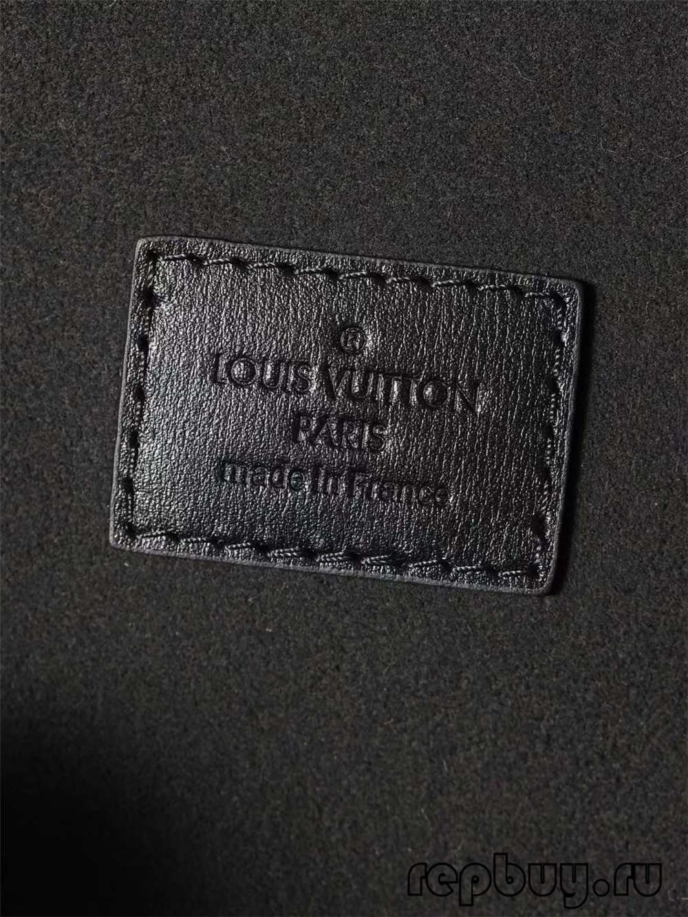 Louis Vuitton M43986 CANNES top replica bag Interior pocket and engraved details (2022 Edition)-Pangalusna kualitas palsu Louis Vuitton Kantong Toko Online, Replica desainer kantong ru