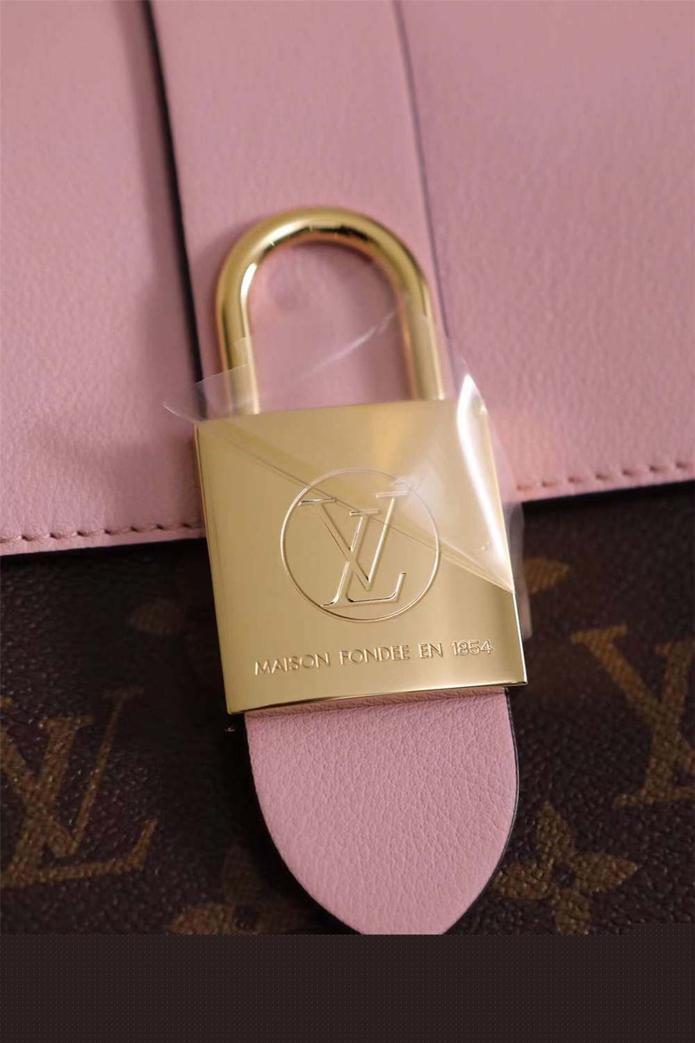 Louis Vuitton M44080 20cm Lock BB Rosa Top Replica Borse (2022 Edition)-Negozio in linea della borsa falsa di Louis Vuitton di migliore qualità, borsa del progettista della replica ru Louis Vuitton M44080 20cm Lock BB Rosa Top Replica Borse (2022 Edition)-Negozio in linea della borsa falsa di Louis Vuitton di migliore qualità, borsa del progettista della replica ru