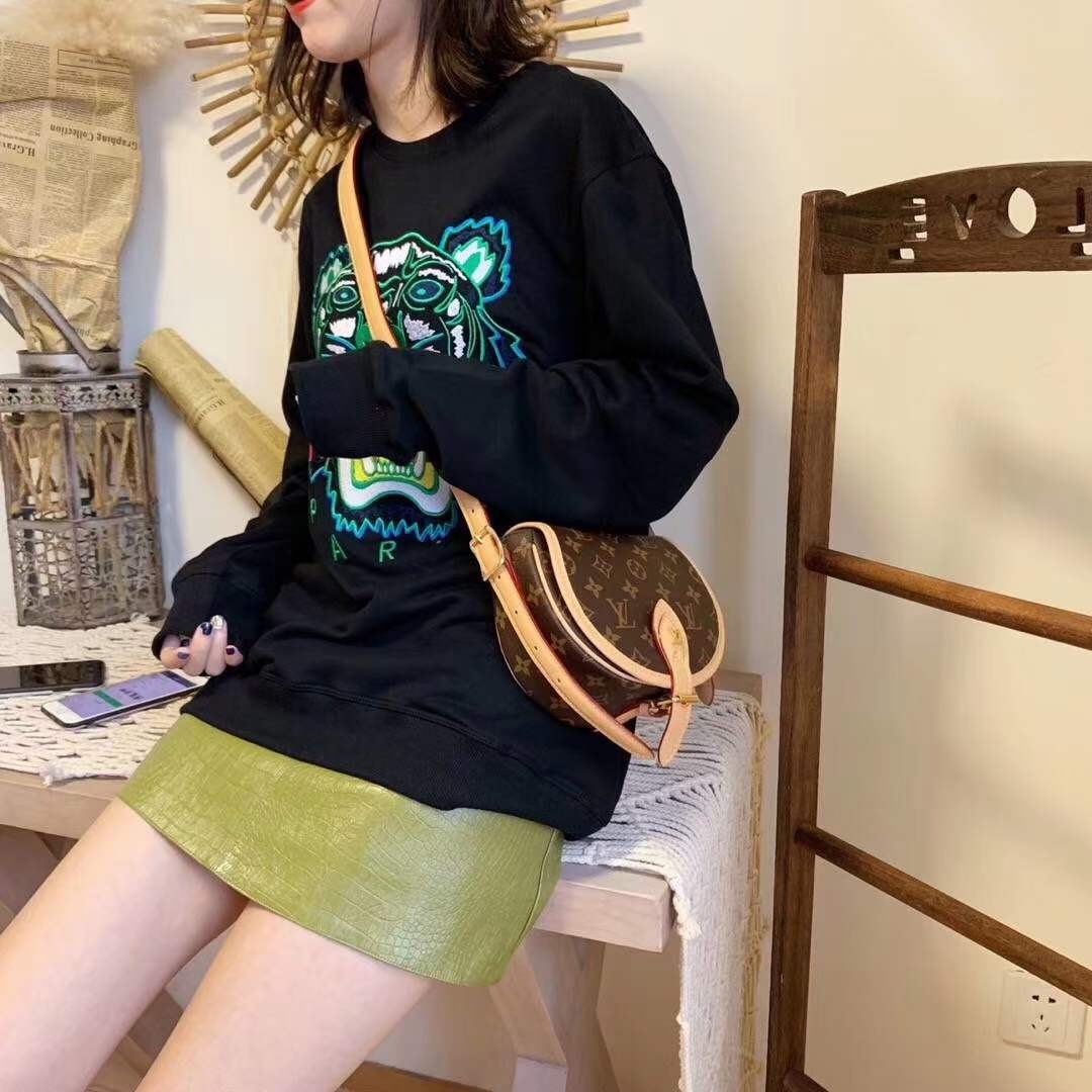 Louis Vuitton M44860 Tambourin Top Replica Handbag Hasil Top (Edisi 2022)-Pangalusna kualitas palsu Louis Vuitton Kantong Toko Online, Replica desainer kantong ru