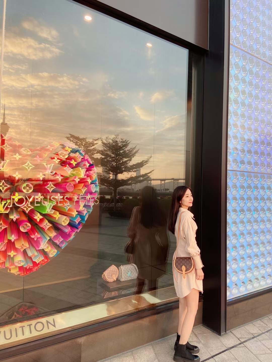 Louis Vuitton M44860 Tambourin Top Replica Handbag Hasil Top (Edisi 2022)-Pangalusna kualitas palsu Louis Vuitton Kantong Toko Online, Replica desainer kantong ru