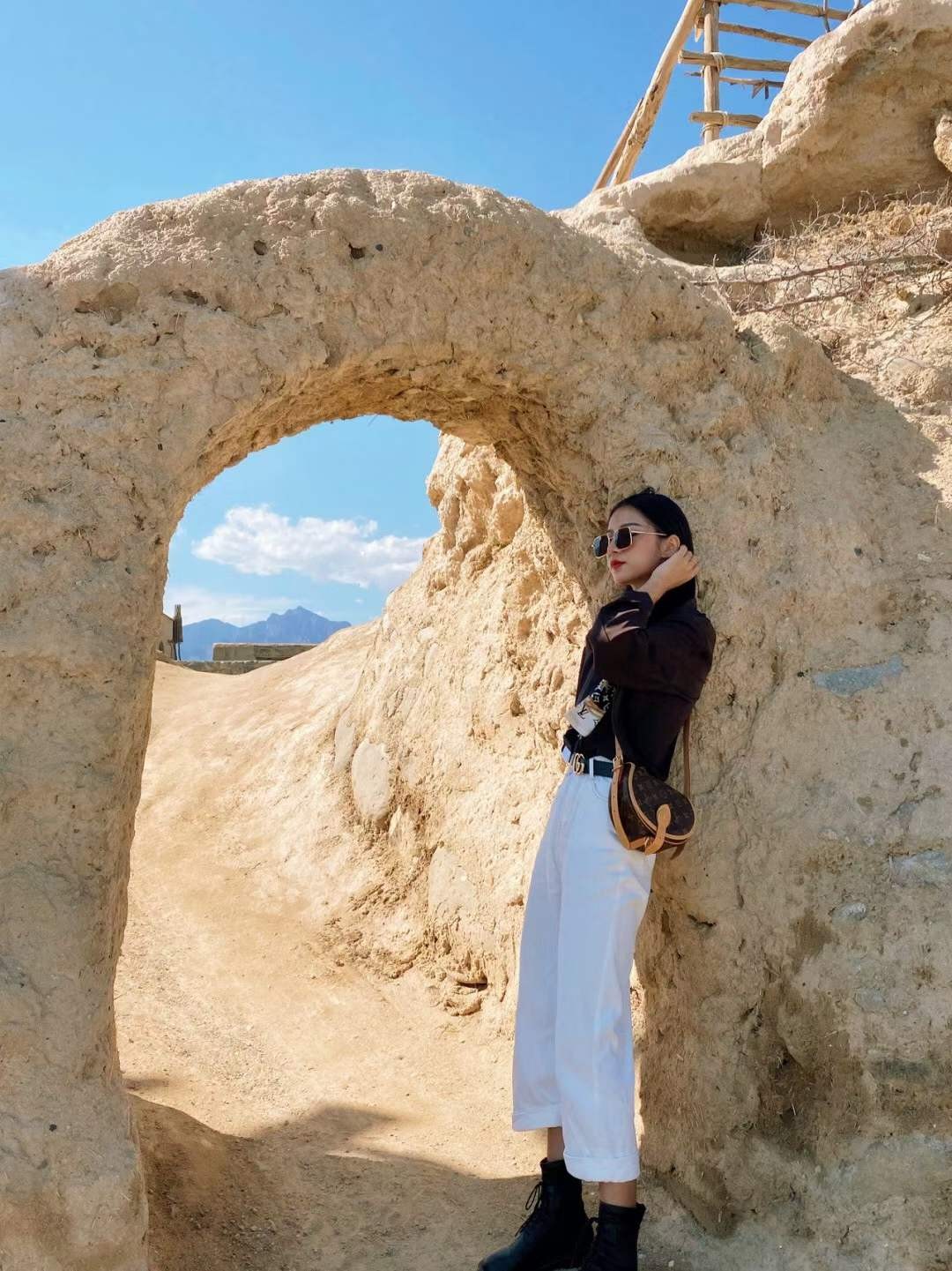 Louis Vuitton M44860 Tambourin Top Replica Handsak Top Result (2022 Edition)-Beste Kwaliteit Vals Louis Vuitton Sak Aanlyn Winkel, Replika ontwerper sak ru