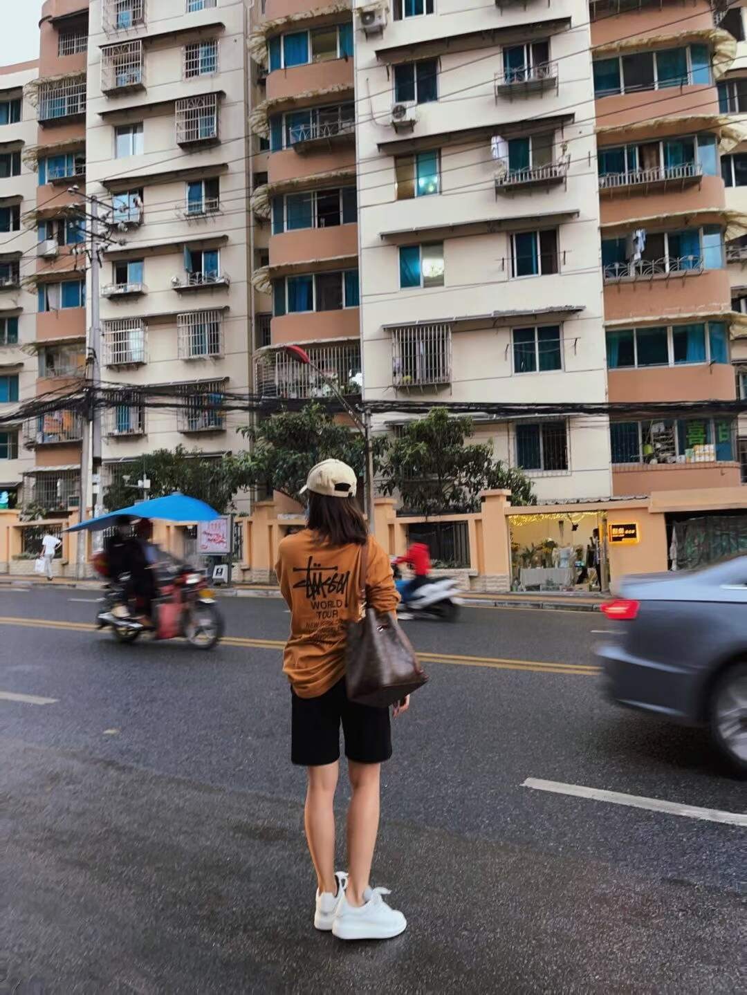 Louis Vuitton M44887 NÉONOÉ Top Replica Handbag Carrying Effect (2022 Latest)-Pangalusna kualitas palsu Louis Vuitton Kantong Toko Online, Replica desainer kantong ru