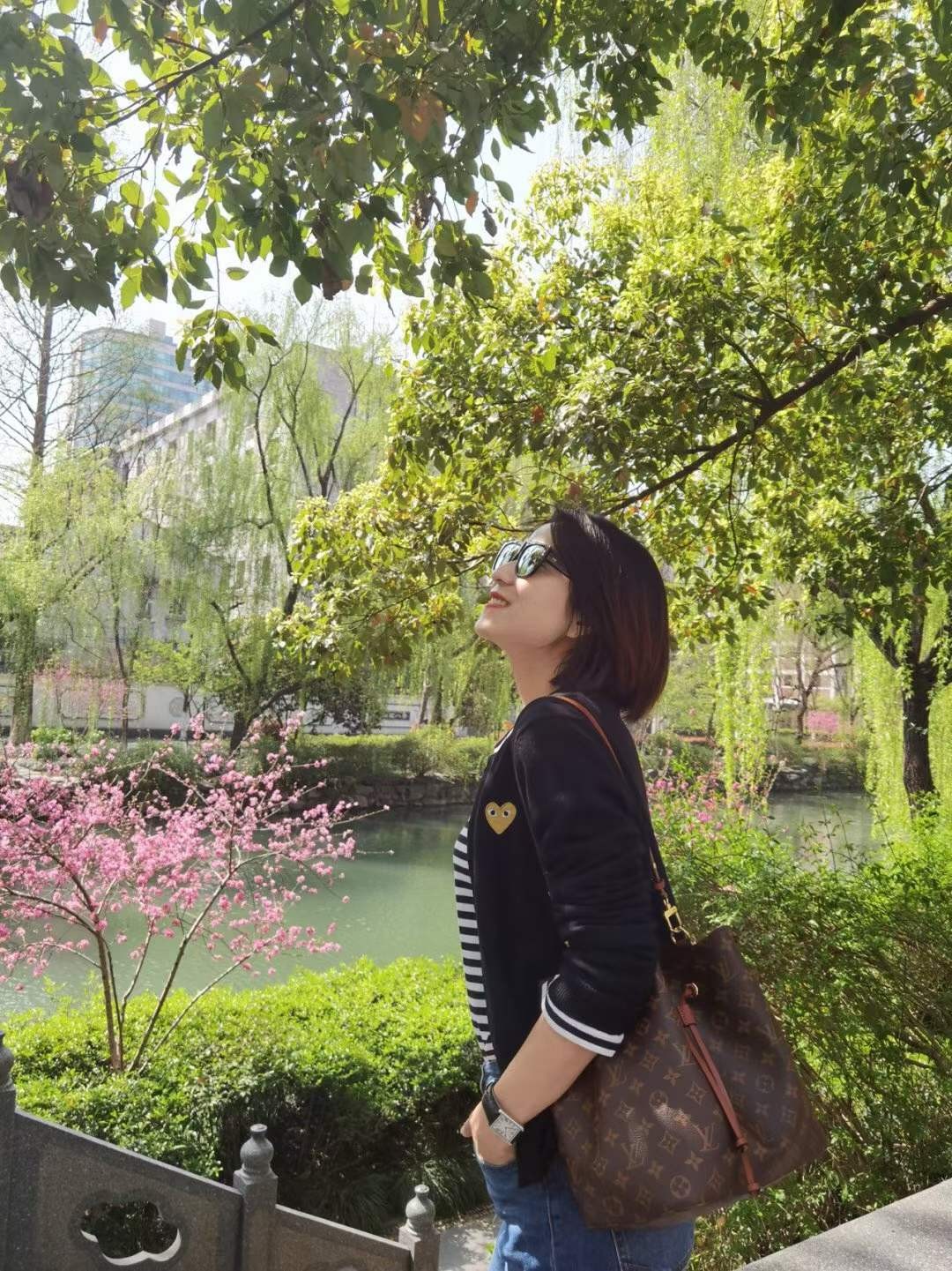 Louis Vuitton M44887 NÉONOÉ Top Replica Handbag Carrying Effect (2022 Latest)-Pangalusna kualitas palsu Louis Vuitton Kantong Toko Online, Replica desainer kantong ru