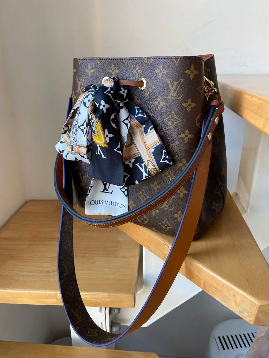 Louis Vuitton M44887 NÉONOÉ Top Replica Handbag Carrying Effect (2022 Latest)-Pangalusna kualitas palsu Louis Vuitton Kantong Toko Online, Replica desainer kantong ru