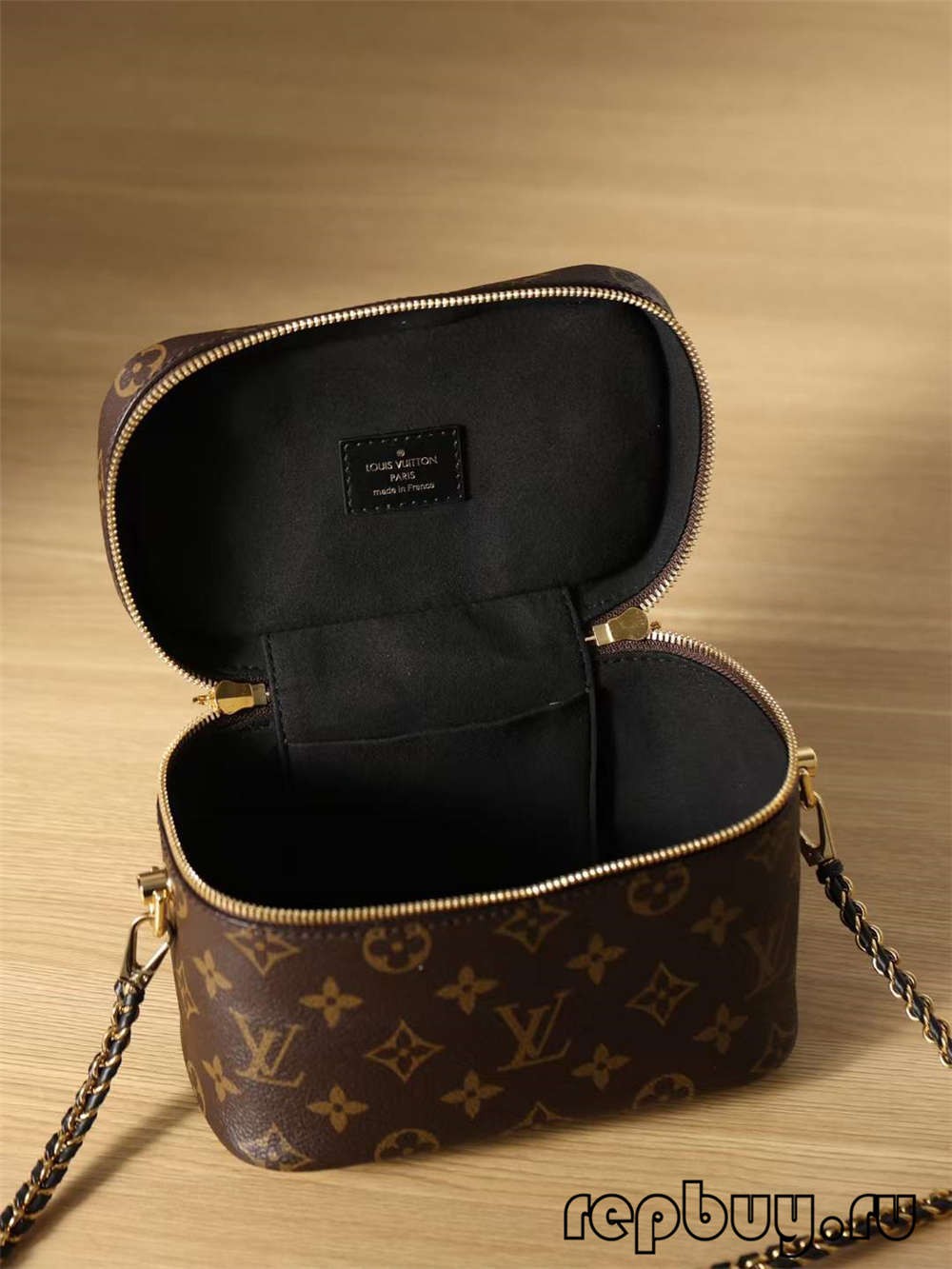 Louis Vuitton M45165 Vanity Logo Handbag Replika Top Leutik sareng Rincian Panutupan (2022 diropéa)-Pangalusna kualitas palsu Louis Vuitton Kantong Toko Online, Replica desainer kantong ru
