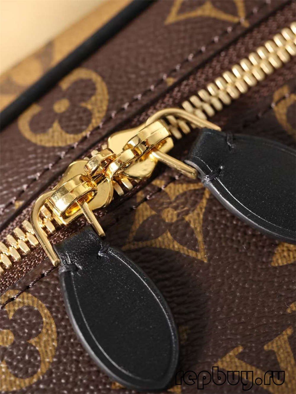 Louis Vuitton M45165 VANITY Tas Replika Top Leutik Tali Taktak sareng Rincian Panutup (2022 Panganyarna)-Pangalusna kualitas palsu Louis Vuitton Kantong Toko Online, Replica desainer kantong ru